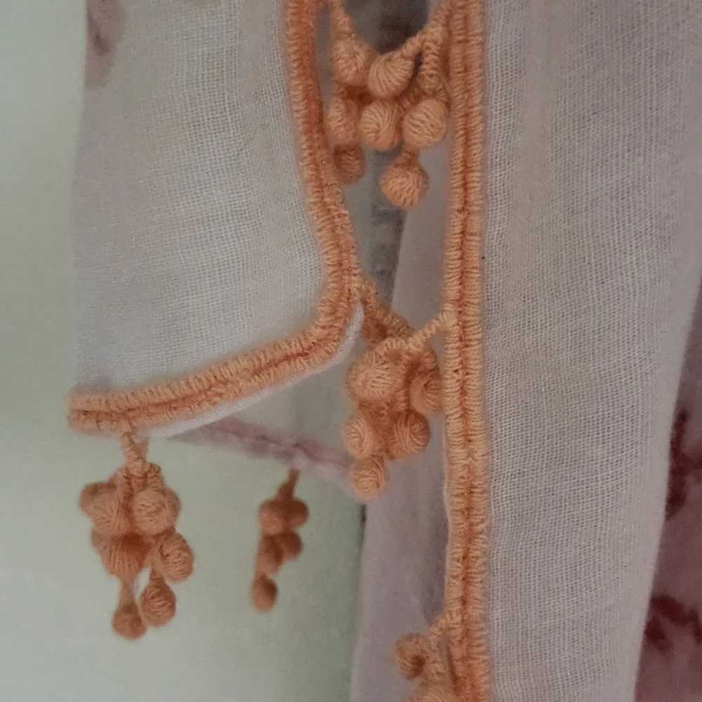 Vera Neumann Floral Sheer Shawl/Scarf with Tassel Trim - Picture 5 of 9